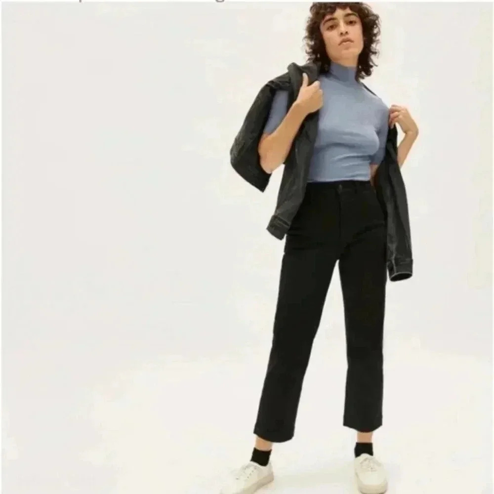 Everlane Straight Leg Cropped Short High Rise Pants in Black